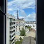 Appartement Lumineux 2 Pieces Avec Vue Sur La Tour Eiffel