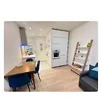 Appartement Lumineux 2 Pieces Avec Vue Sur La Tour Eiffel